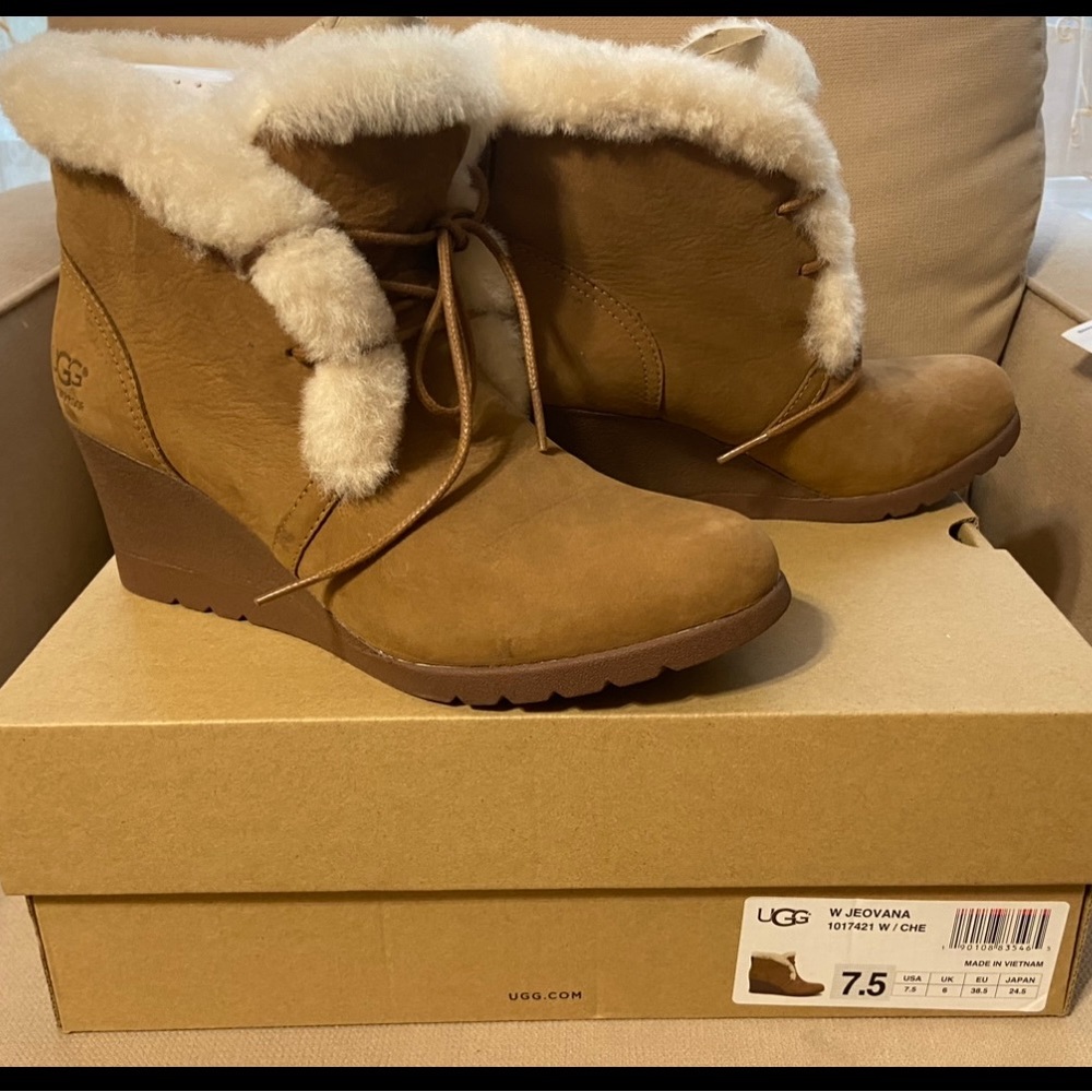 UGG W Jeovana 7.5 barely worn original box